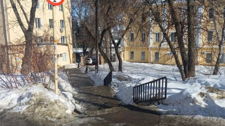 Пензячка сломала руку на лестнице между Кирова и Московской