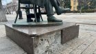 На Московской рушится постамент памятника ювелиру