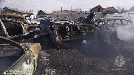 В Бессоновке пламя охватило сразу несколько автомобилей