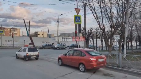 У светофора на перекрестке Бородина и Тернопольской пропал зеленый