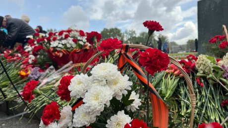 В День Победы пензенцы возложили цветы к Вечному огню