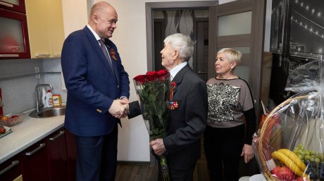 Вадим Супиков поздравил ветеранов с праздником Победы