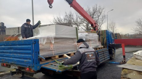В новую кузнецкую поликлинику начали завозить оборудование