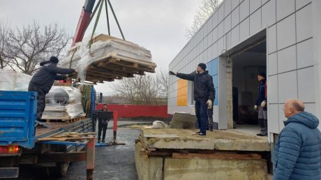 В новую кузнецкую поликлинику начали завозить оборудование
