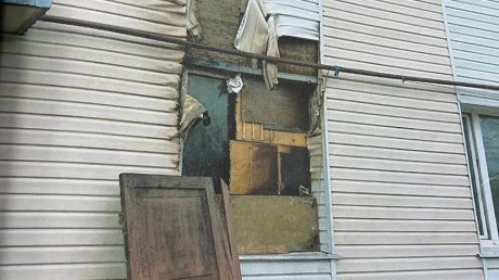 В Спасске мужчину после пожара обязали отремонтировать подъезд