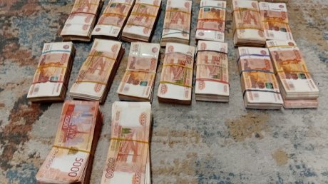 Банда дропперов тратила доход на машины и заграничный отдых