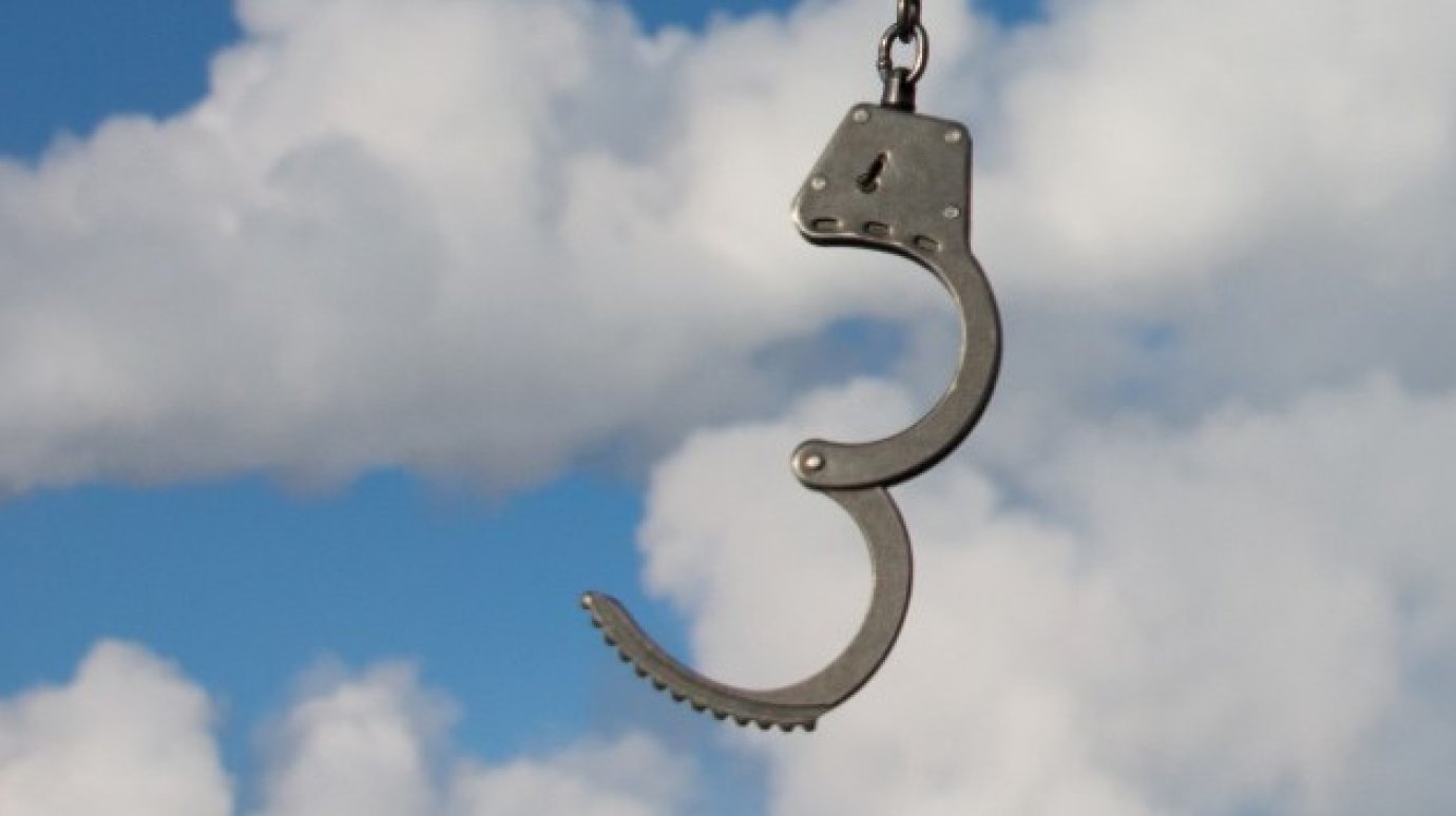 В Пачелмском районе мужчину осудили за выходку с наручниками В Пачелмском районе мужчину осудили за выходку с наручниками