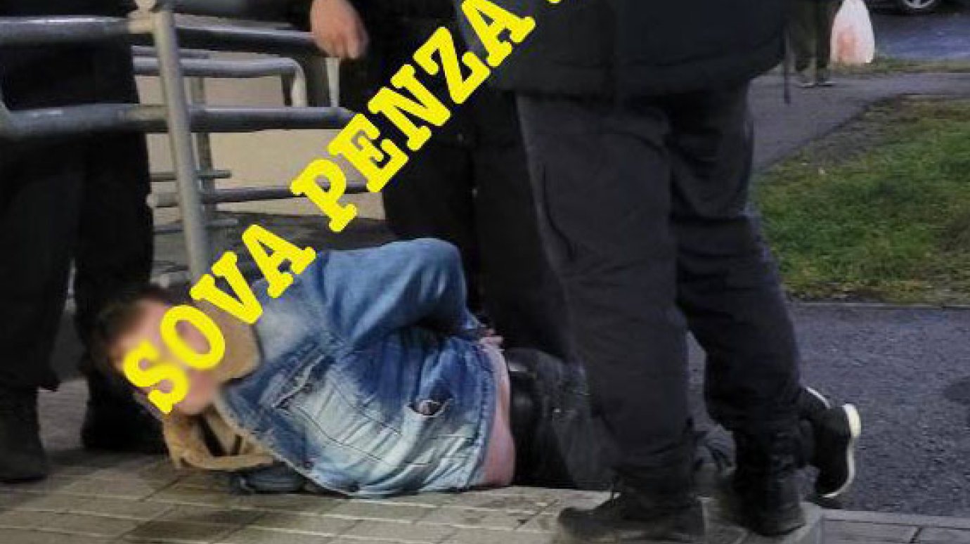 В Пензе мужчина ударил ножом 14-летнего подростка В Пензе мужчина ударил ножом 14-летнего подростка