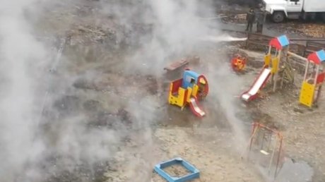 В Терновке ресурсники слили воду из системы на детскую площадку