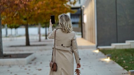 У россиян стали популярны смартфоны цвета тыквы