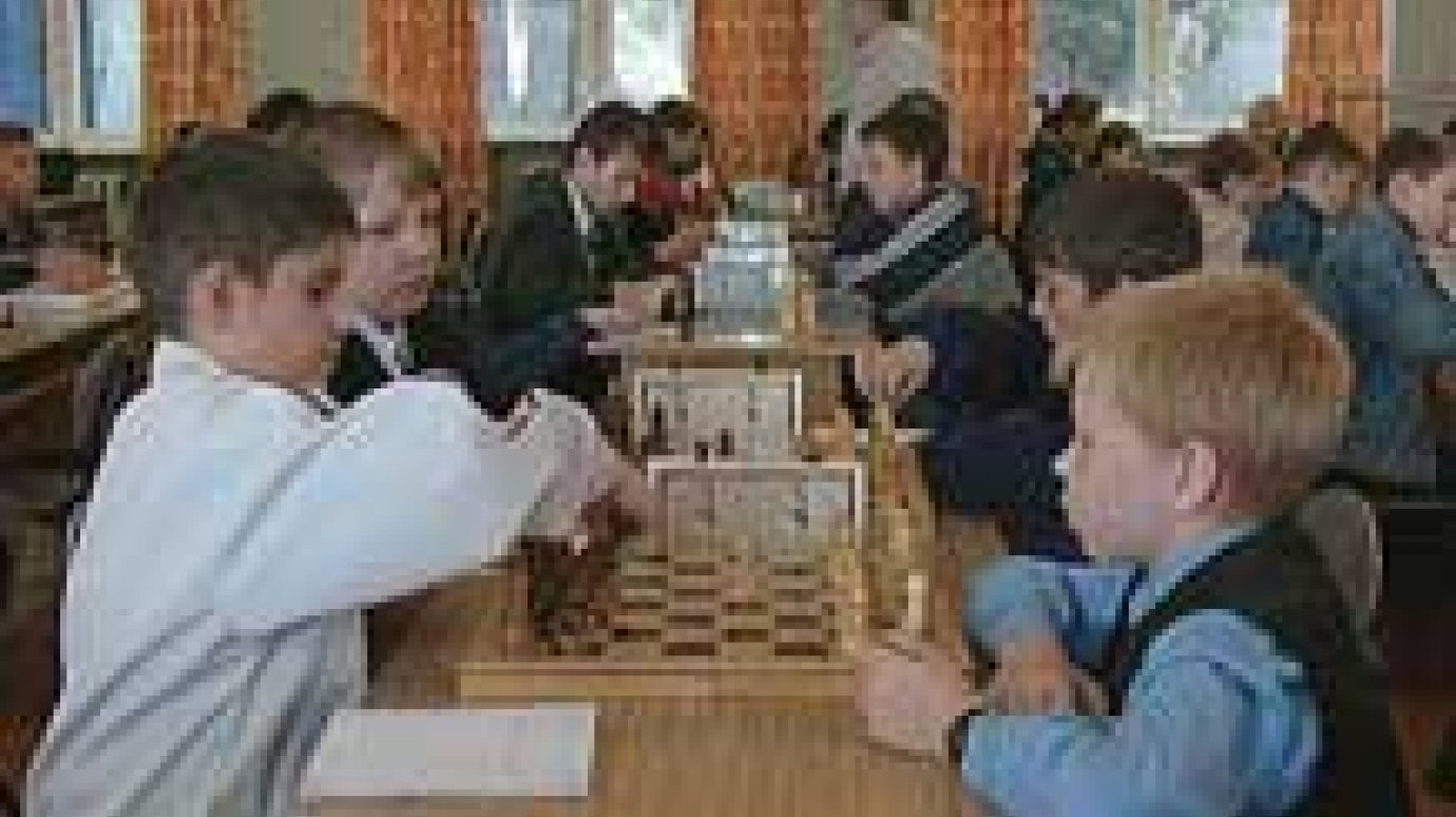 Юные шахматисты борются за победу
