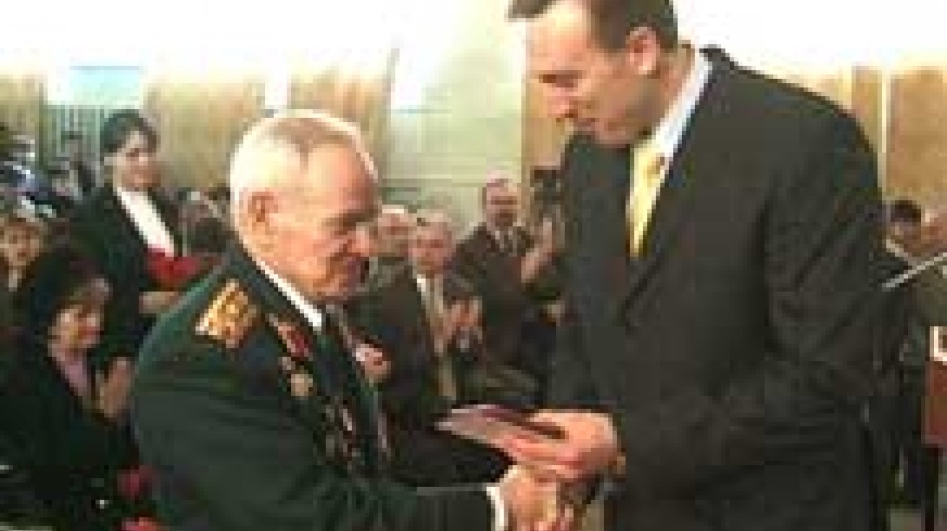 Ветеранам войны вручили юбилейные награды