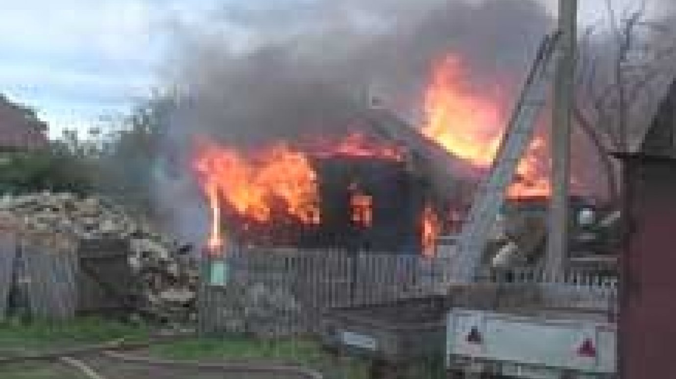 На улице Вологодской сгорело два дома