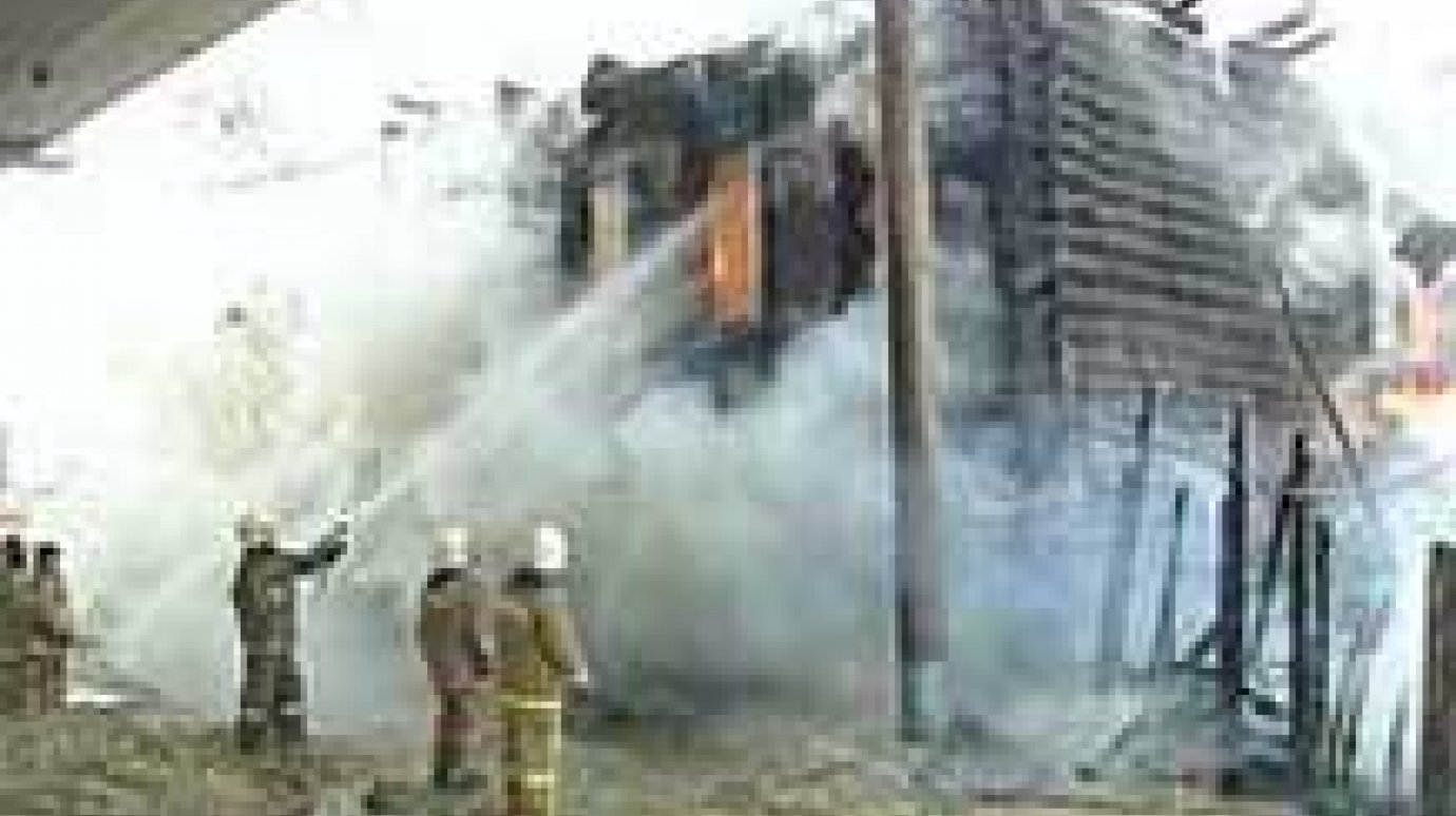 Неизвестные подожгли жилой дом на Либерсона
