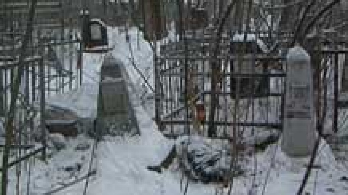 На еврейском кладбище ломают могильные ограды