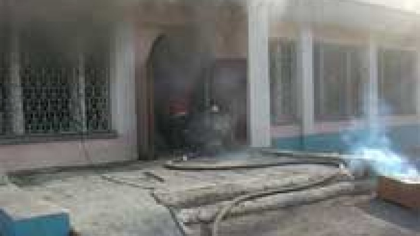 Пожарным пришлось ломать двери монастыря