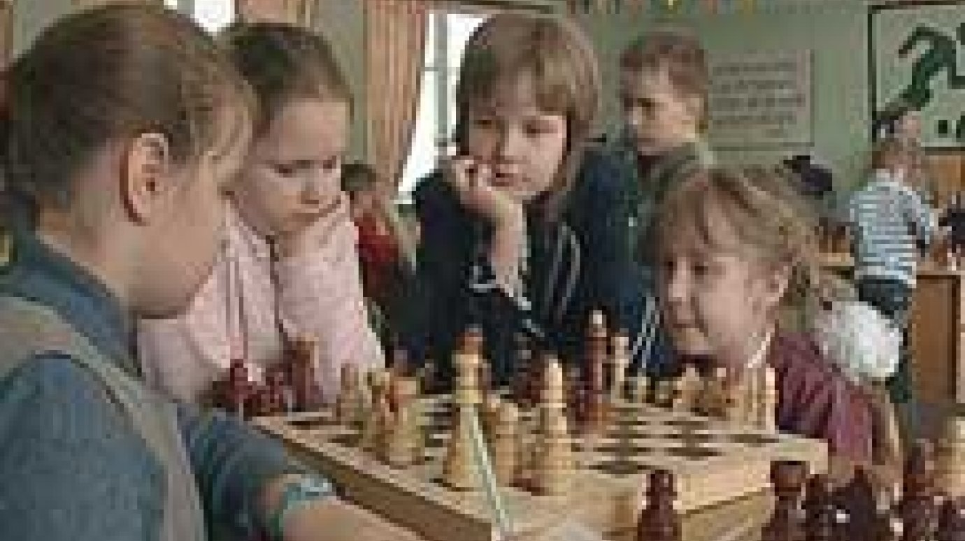 Взрослым шахматистам на хватило места в зале