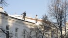 В Пензе ежедневно очищают от снега более сотни крыш