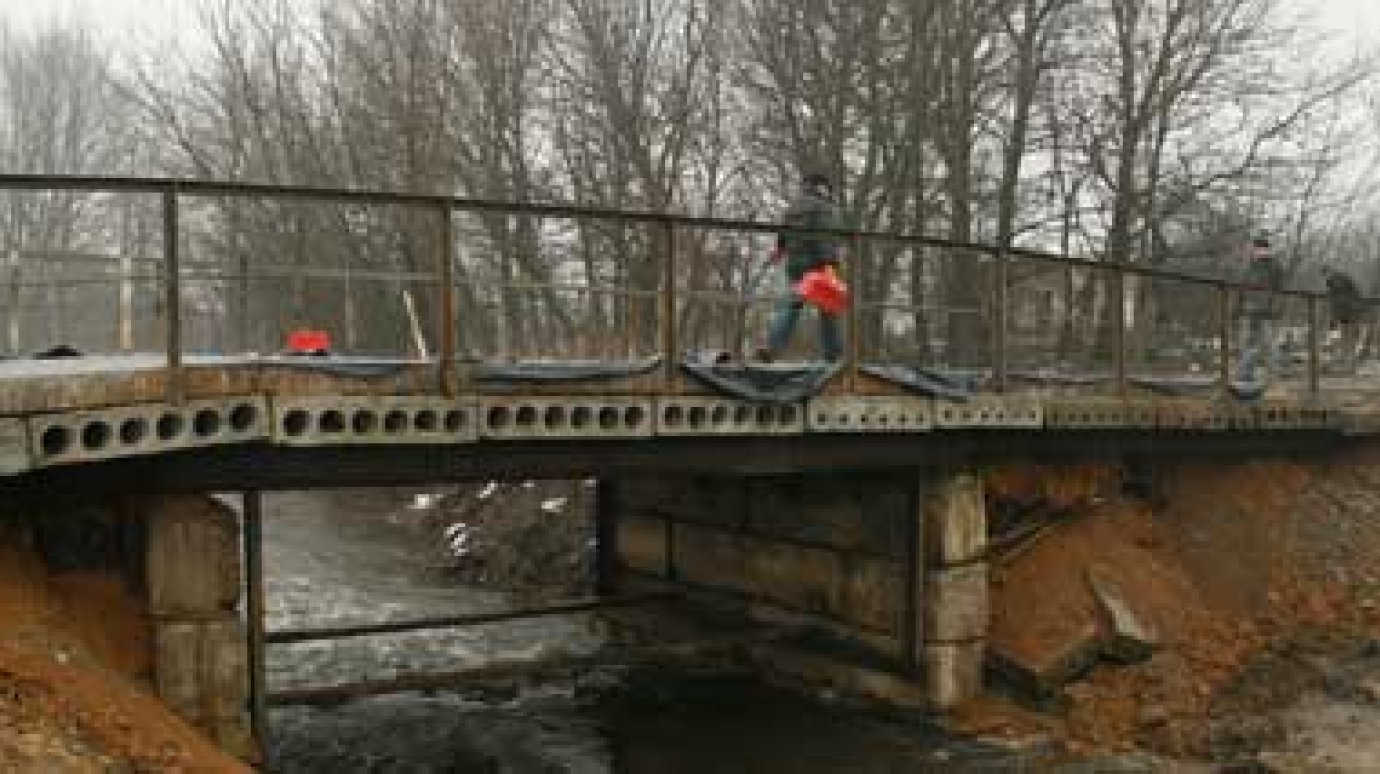 Старый мост через Ломовку угрожает жителям области