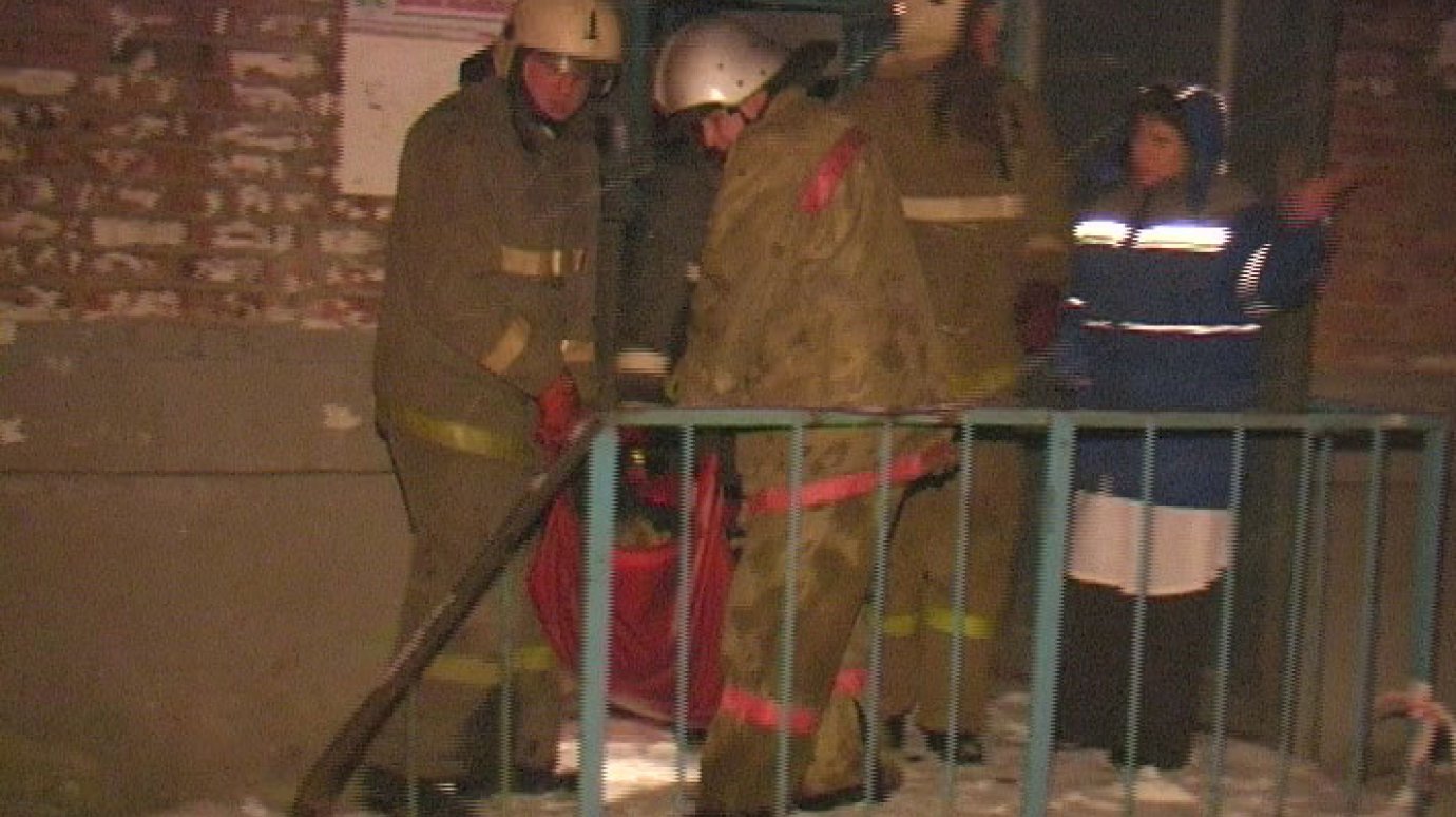 При пожаре на ул. Попова сотрудники МЧС спасли шестерых человек