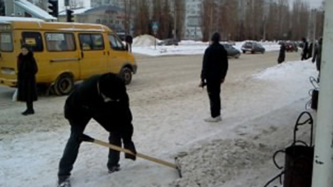 Пензенским магазинам предписано убрать снег с прилегающих территорий