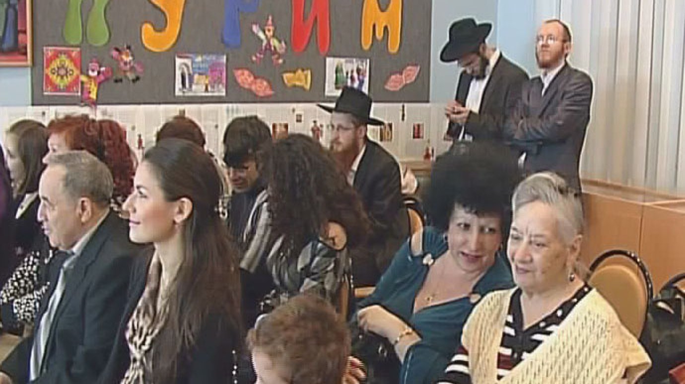 Члены пензенской еврейской общины празднуют Пурим