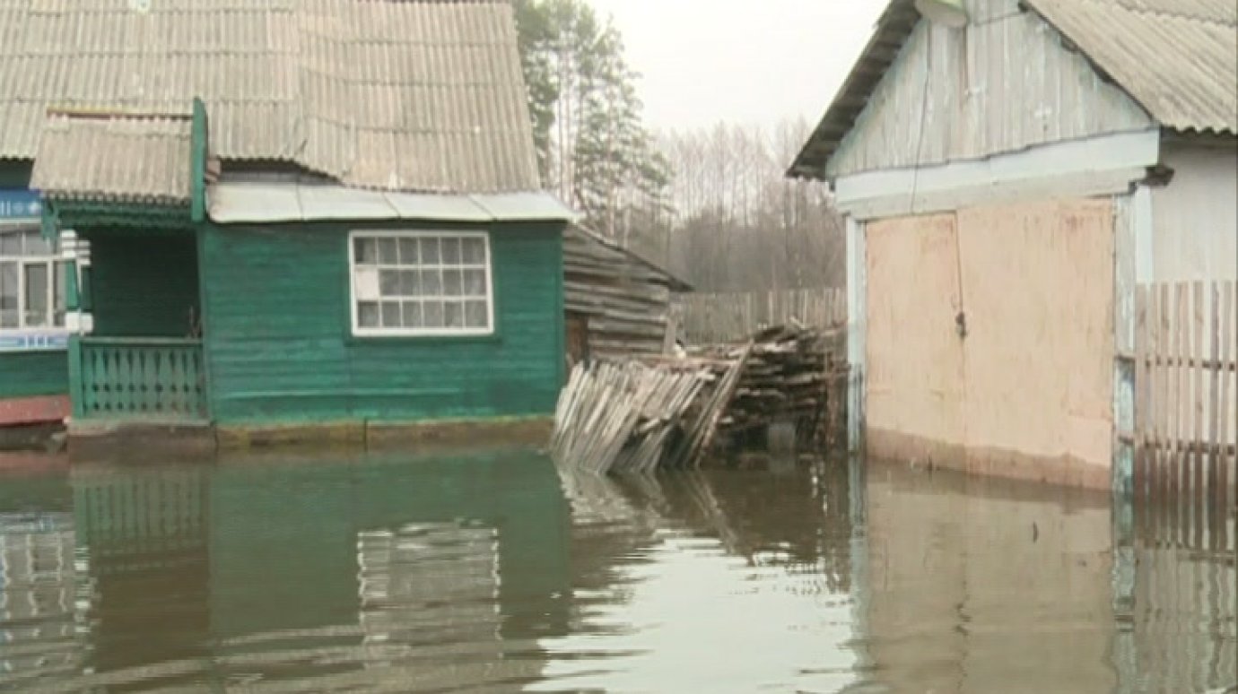 Из-за разлива реки Пяжи поселок Новая жизнь затопило