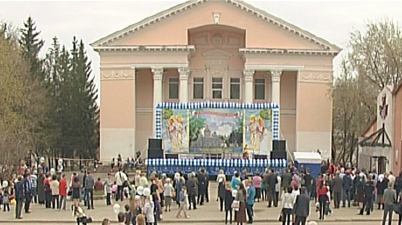 Верующие пензяки отпраздновали Пасху у строящегося собора