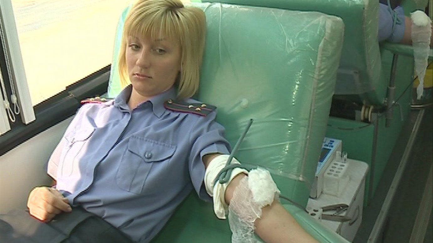 Сотрудники ГИБДД выступили в качестве доноров и сдали кровь