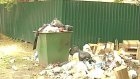 Коммунальщики не реагируют на заваленные мусором дворы пензяков