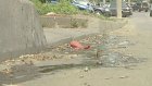 Жильцы дома по ул. Красной залили дорогу канализационными стоками