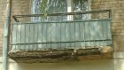 Коммунальщики изуродовали балконы пятиэтажки на Жемчужном проезде