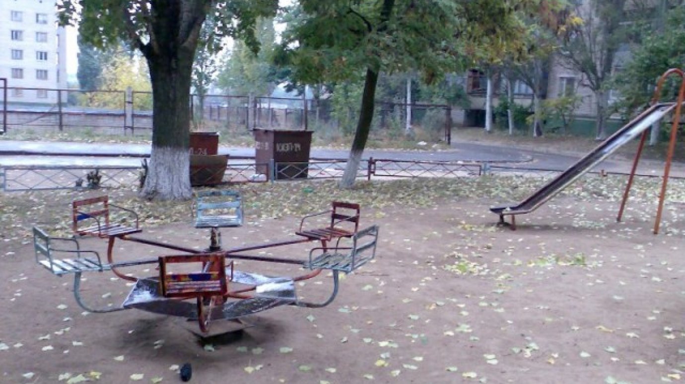 В Лунине прокурор потребовал поставить таблички на детских площадках