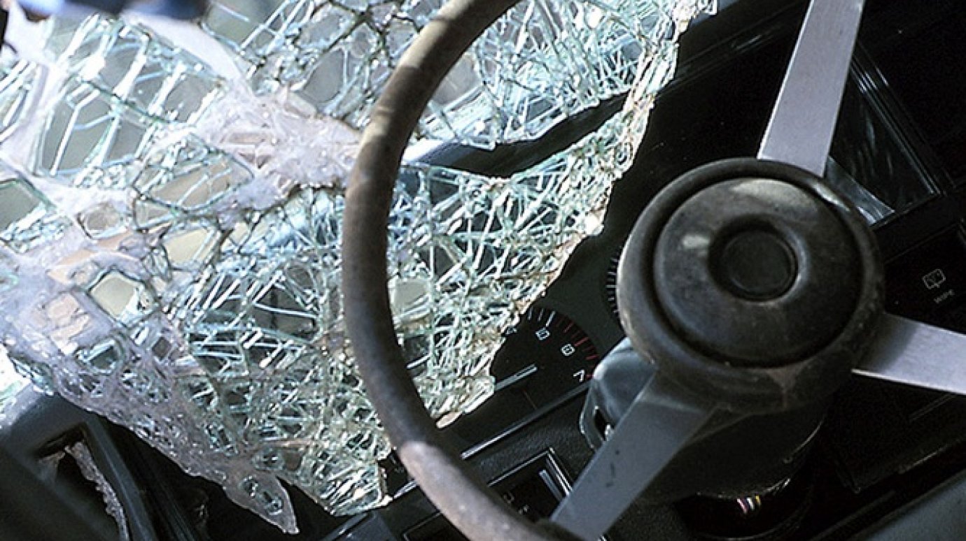 В Пензе водитель ВАЗ-21099 погиб, врезавшись в грузовик