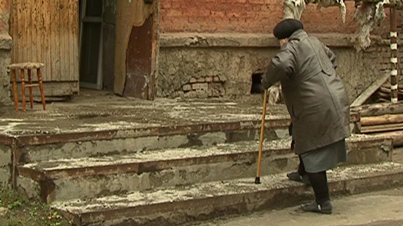Пенсионерка с улицы Леонова нашла работу для коммунальщиков
