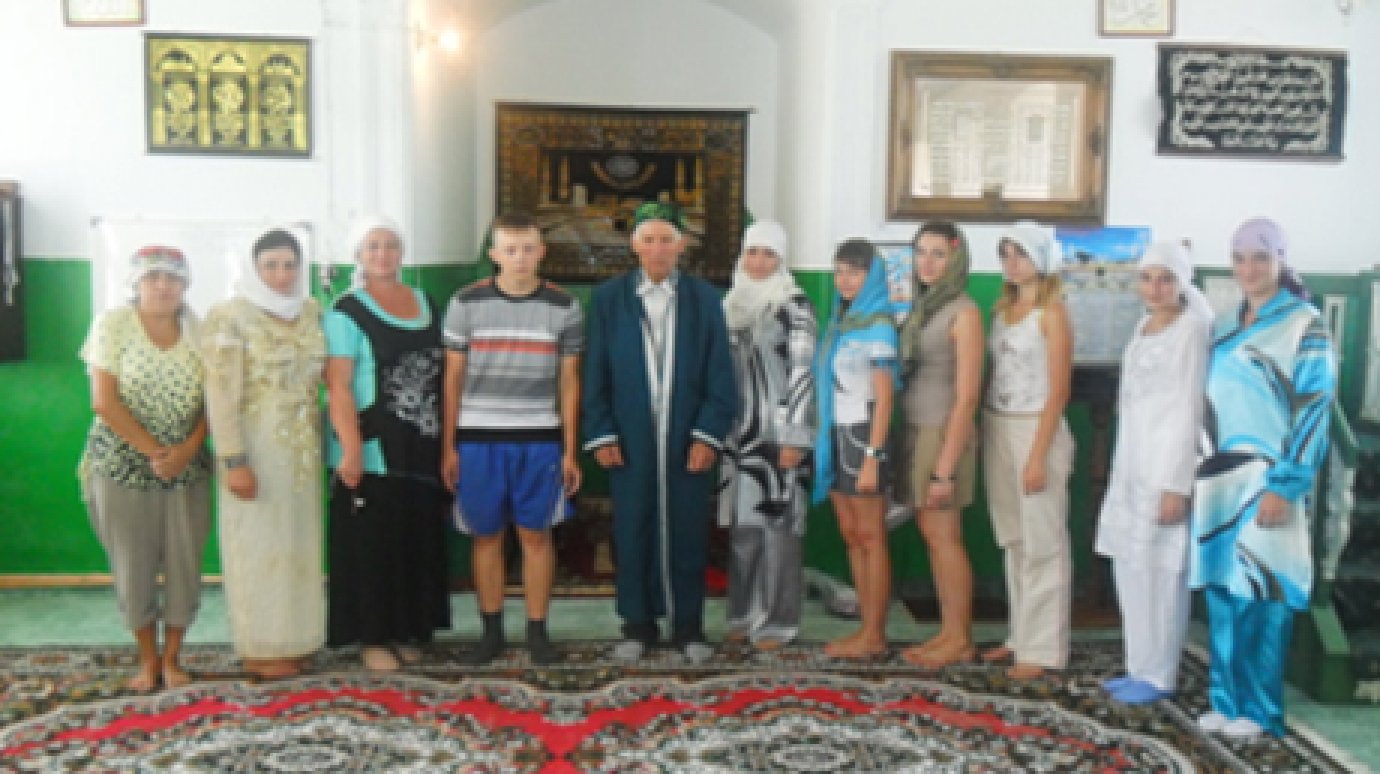 Для сельских школьников организовали экскурсию в мечеть и часовню