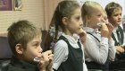 В пензенской школе № 74 детей обучают игре на губной гармошке