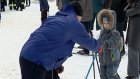 Сотрудники МЧС на лыжах раздавали листовки о правилах поведения в ЧС