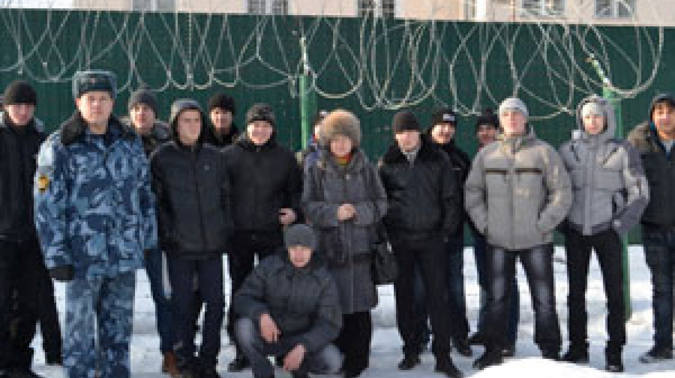 Кузнецким студентам устроили экскурсию по следственному изолятору