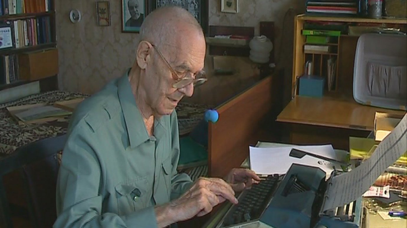 Филолог Вишневский встретил 90-летие за пишущей машинкой