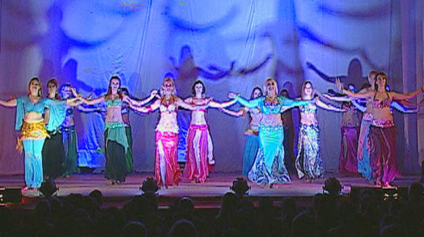 Воспитанницы школы восточного танца устроили концерт и показ мод
