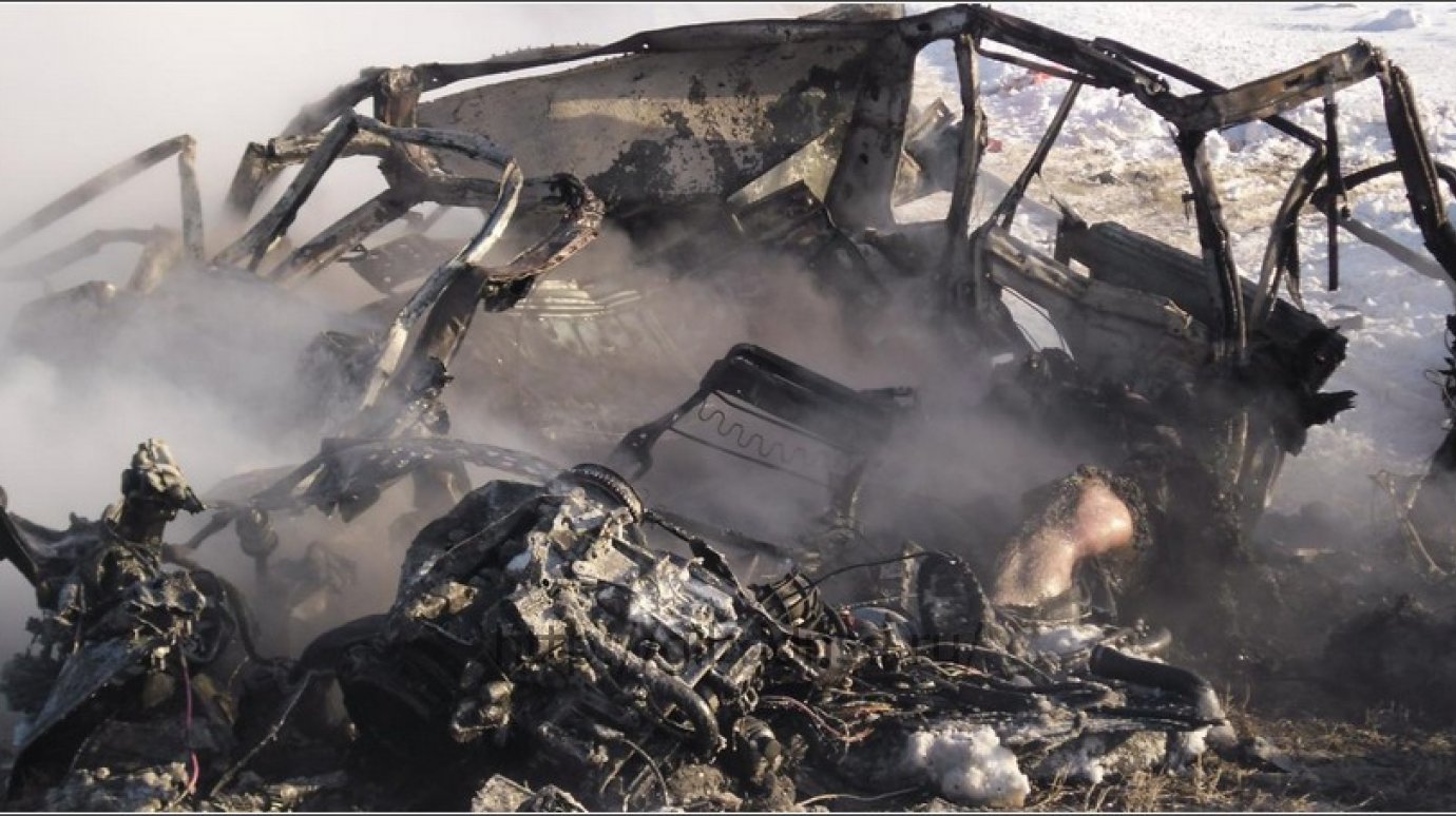 В Бессоновке сгорели два гаража вместе с автомобилями