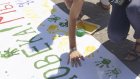 100 жителей Пензы оставили отпечатки ладоней в поддержку прав человека