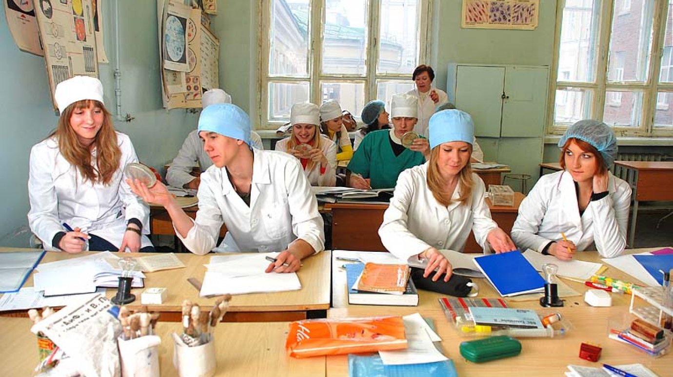 На обучение врачей из бюджета области выделено свыше 4 млн рублей