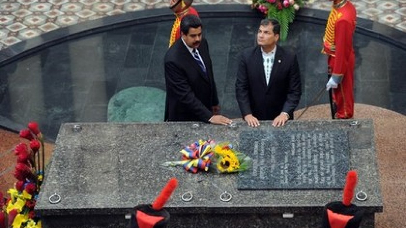Президент Венесуэлы рассказал о ночевках у могилы Чавеса