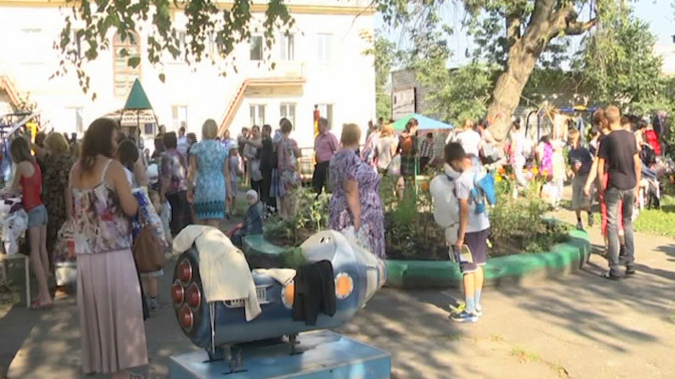 В Кузнецке прошла благотворительная ярмарка для юных школьников