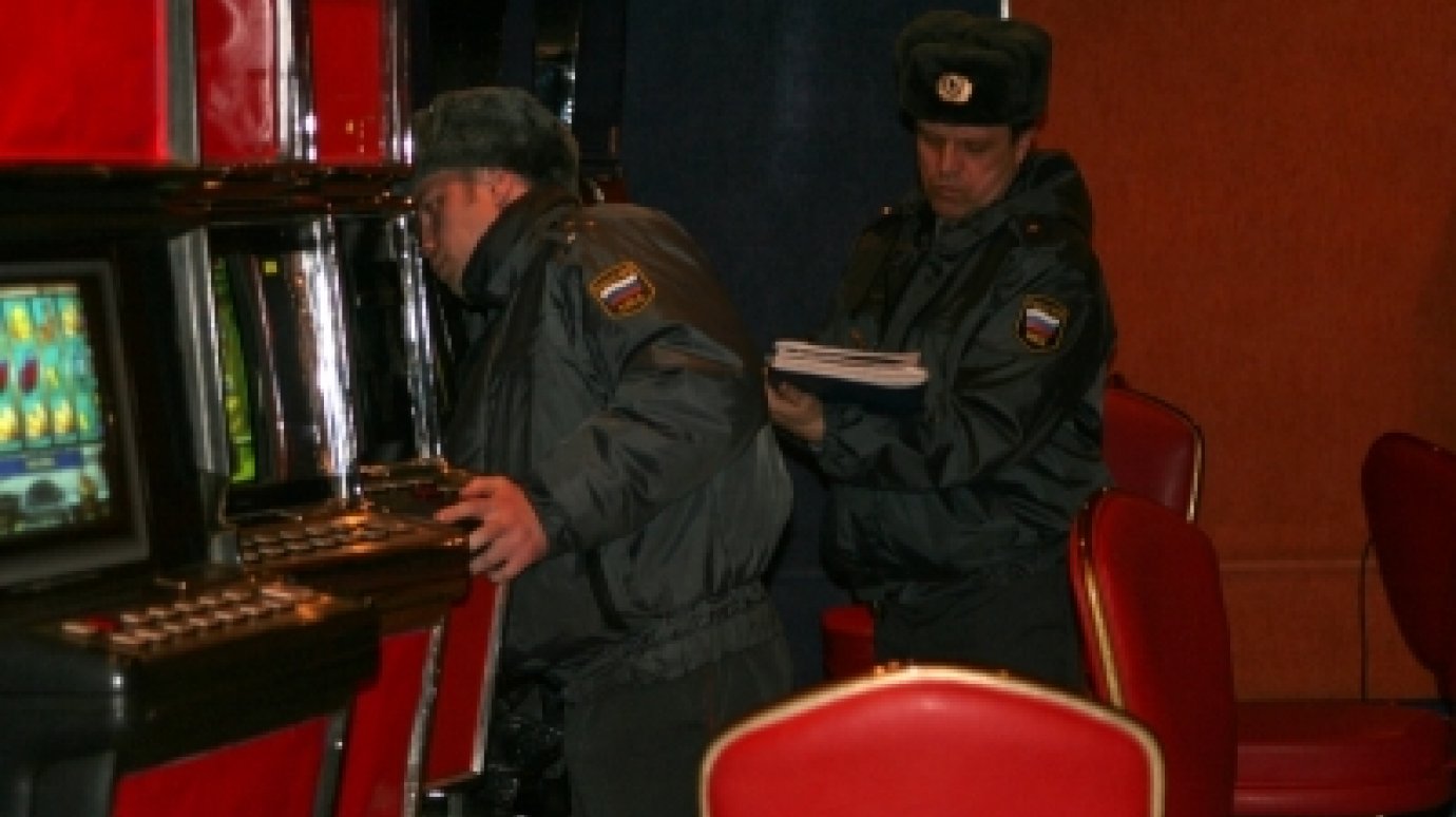 В Октябрьском районе полицейские изъяли 12 игровых автоматов