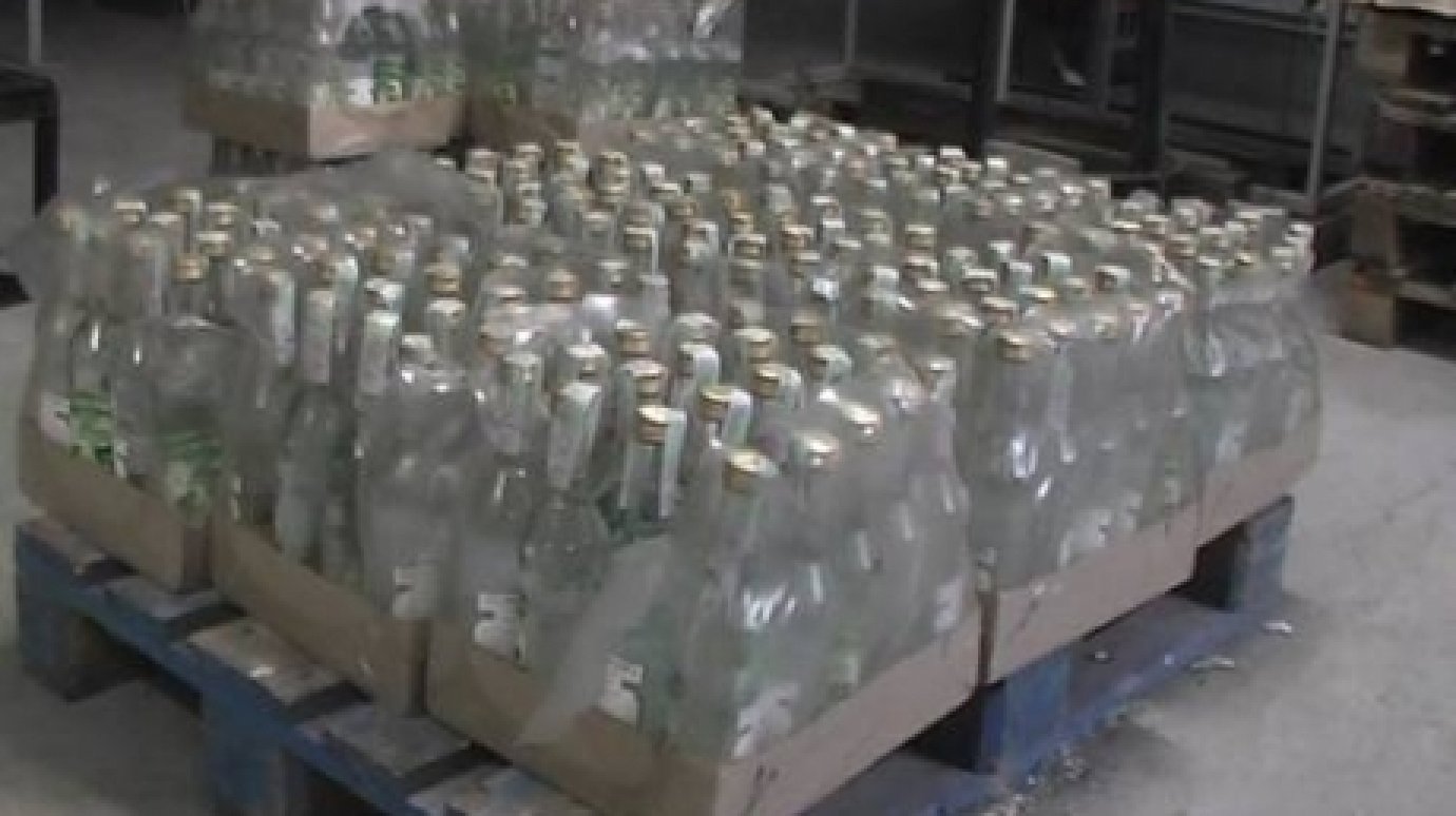 На въезде в Заречный полиция задержала грузовик с 63 ящиками водки