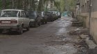 Жители Шуиста вынуждены ходить по разбитым и неосвещенным дорогам