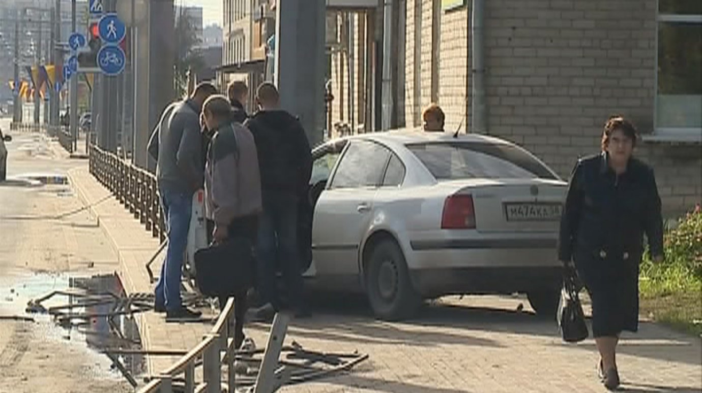 Утром иномарка врезалась в столб в Терновке